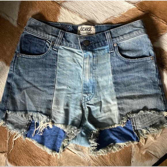 ICONIC Revice galaxy wash Lolita cutoffs - Picture 4 of 8